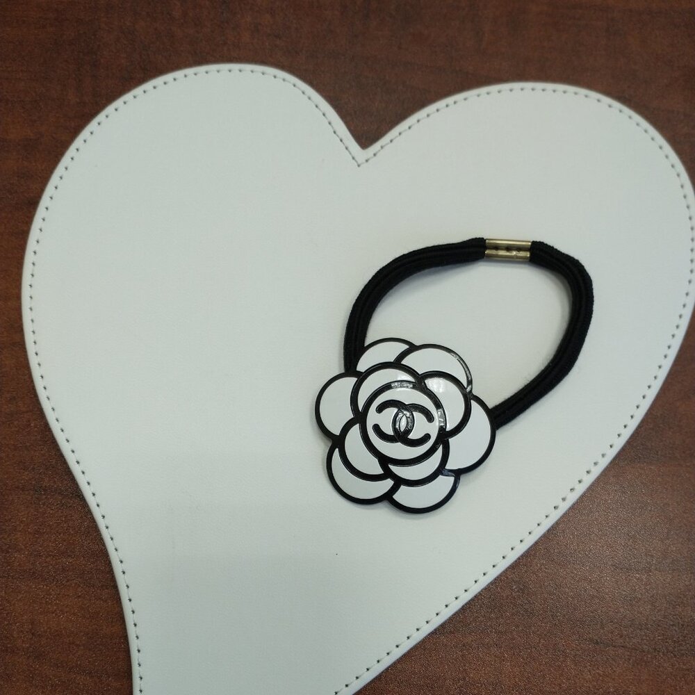 CHANEL Hair Tie  🤍🕶️🤍